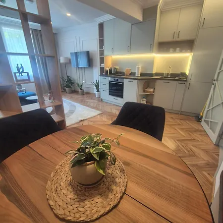 Apartment Luny Colony *